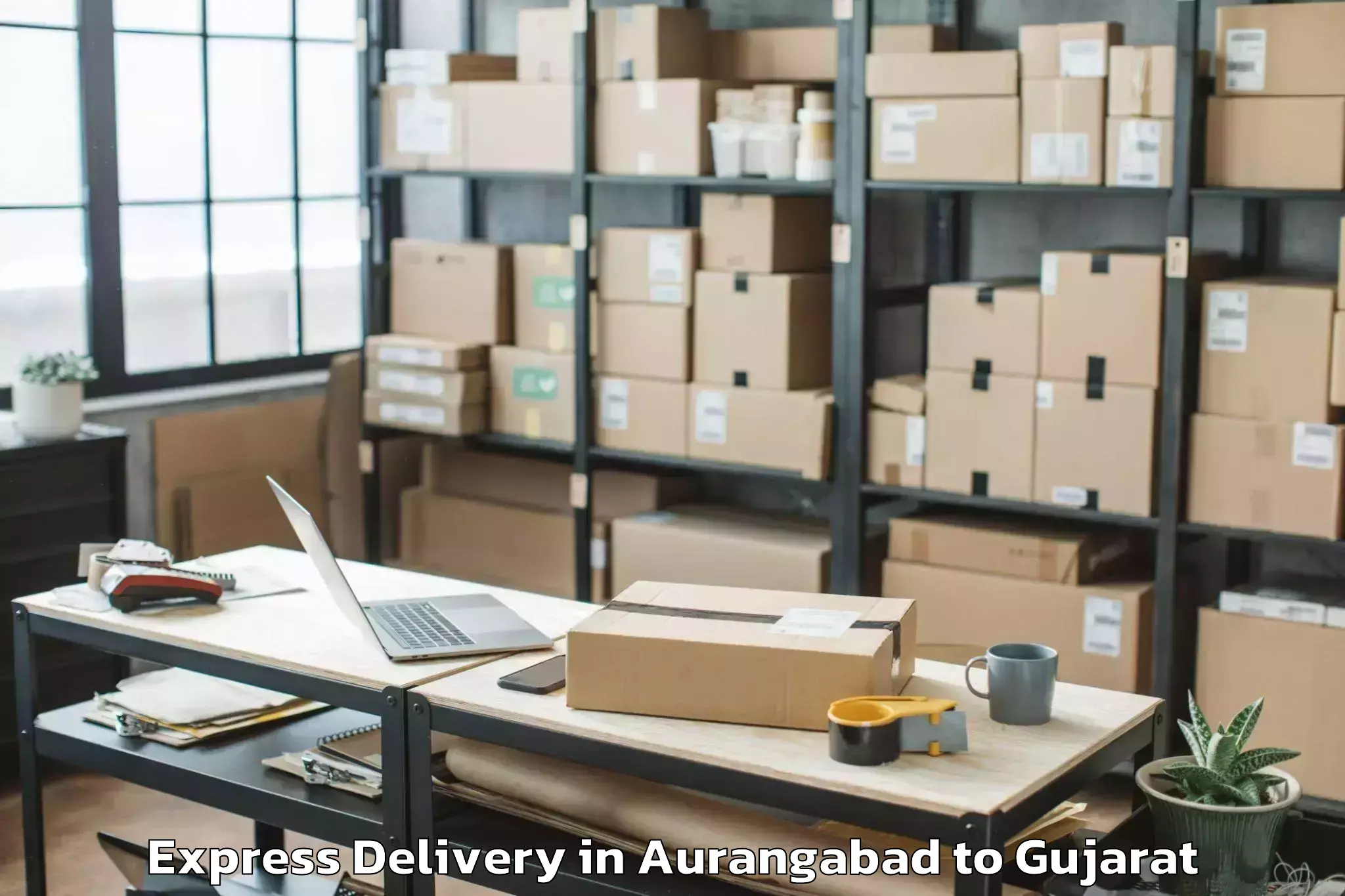 Expert Aurangabad to Lunavada Express Delivery